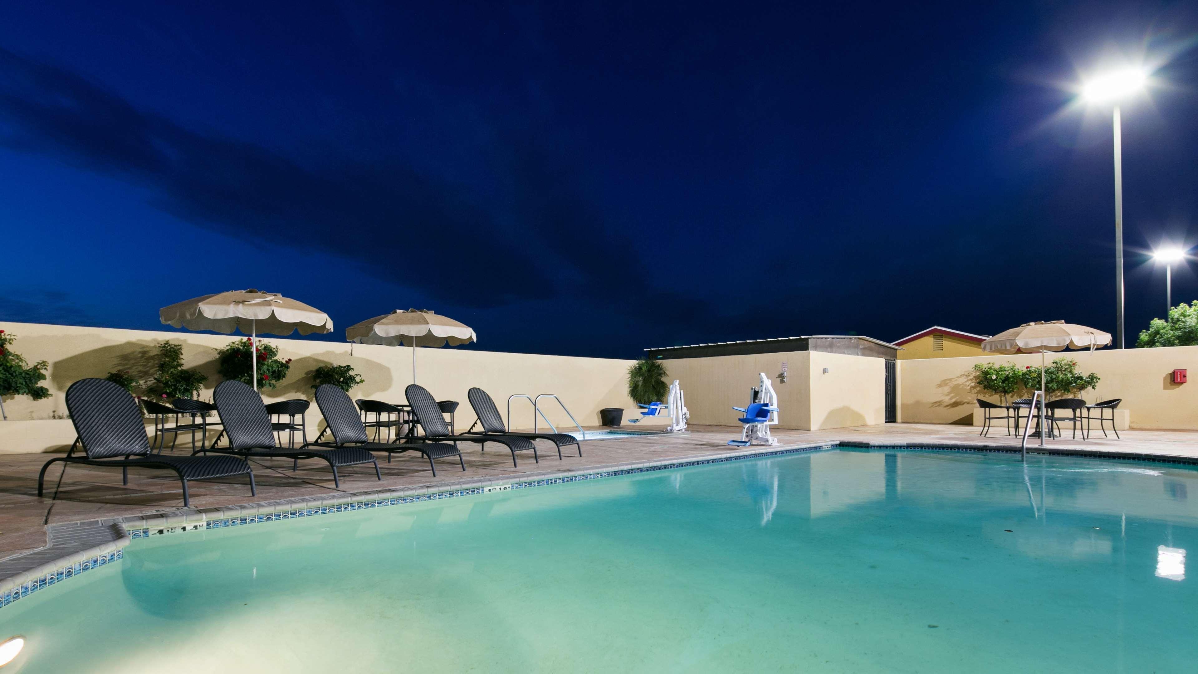 Best Western Plus Wasco Inn & Suites Exterior foto