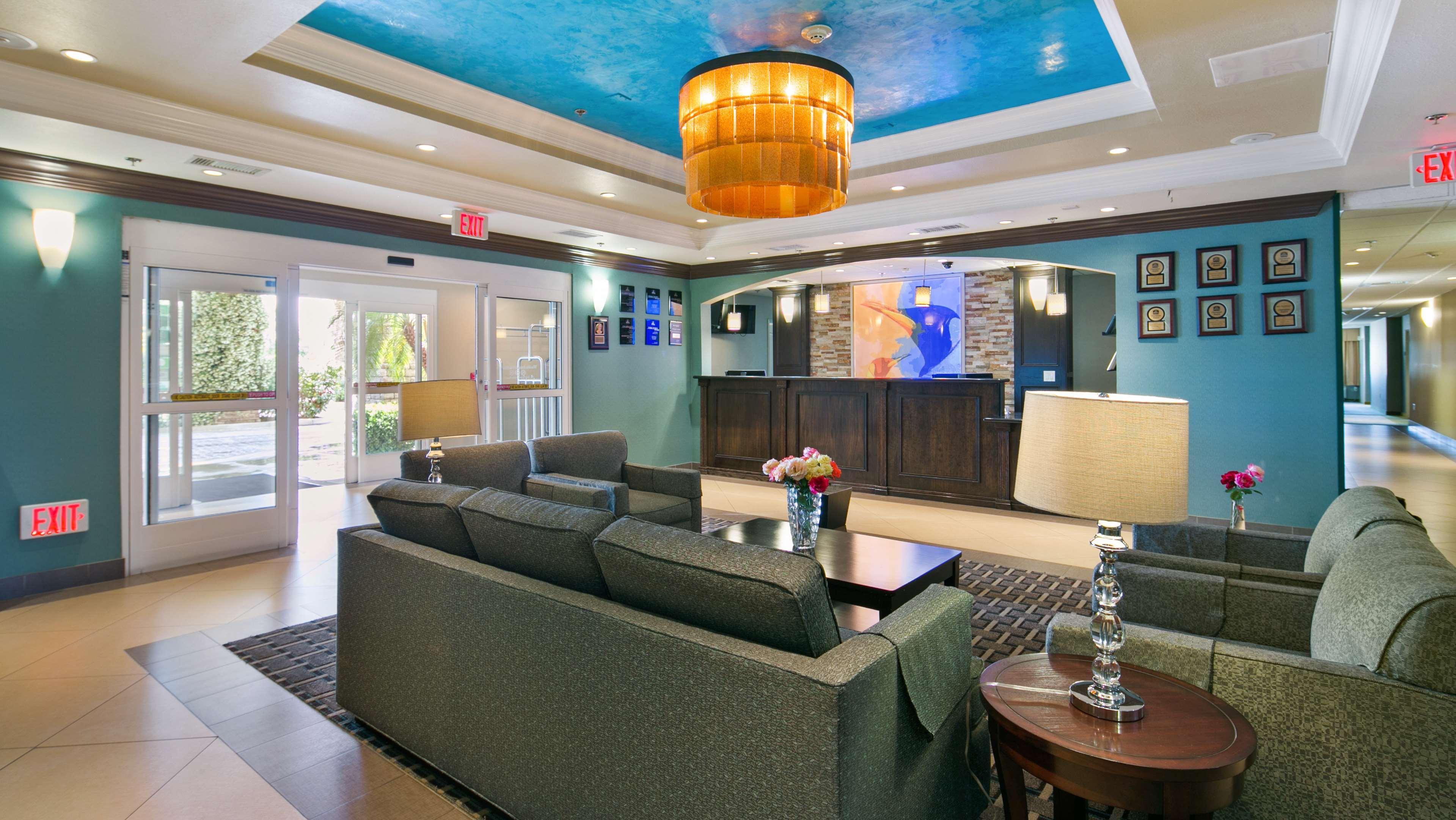 Best Western Plus Wasco Inn & Suites Exterior foto
