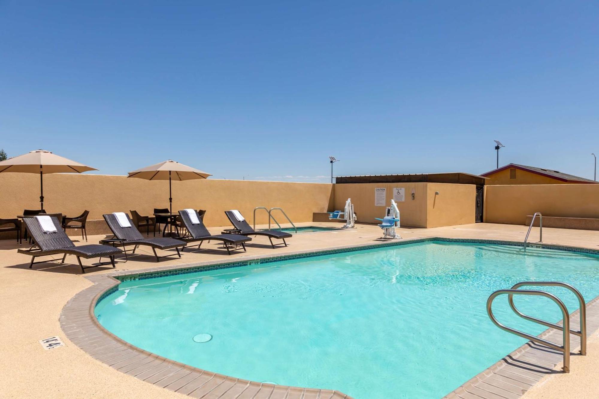 Best Western Plus Wasco Inn & Suites Exterior foto